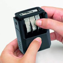 Trodat Printy 4810 – Detailansicht beim Verstellen des Datumbandes von Hand